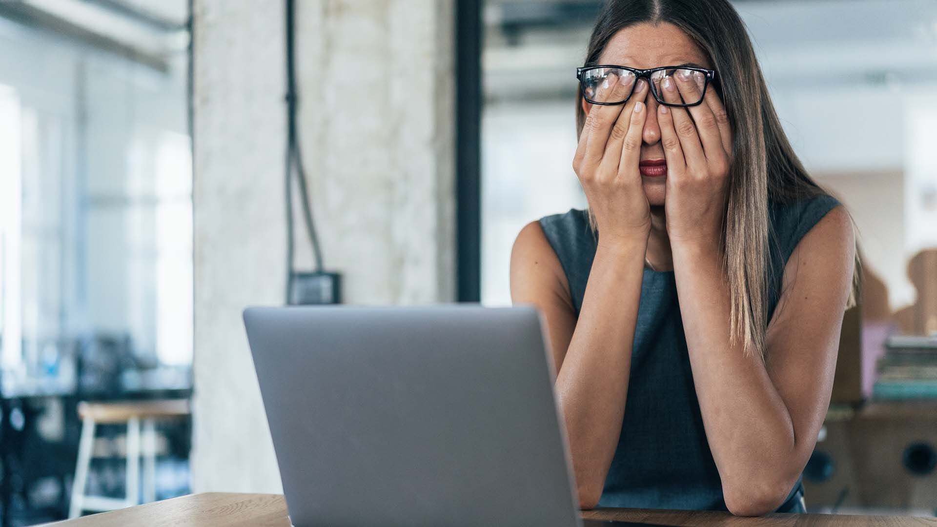 La sisifemia es un trastorno derivado del agotamiento psíquico y físico de responder a objetivos laborales inalcanzables, ya sea porque están pedidos por la empresa o porque se los impone la misma persona (Crédito: Getty Images).