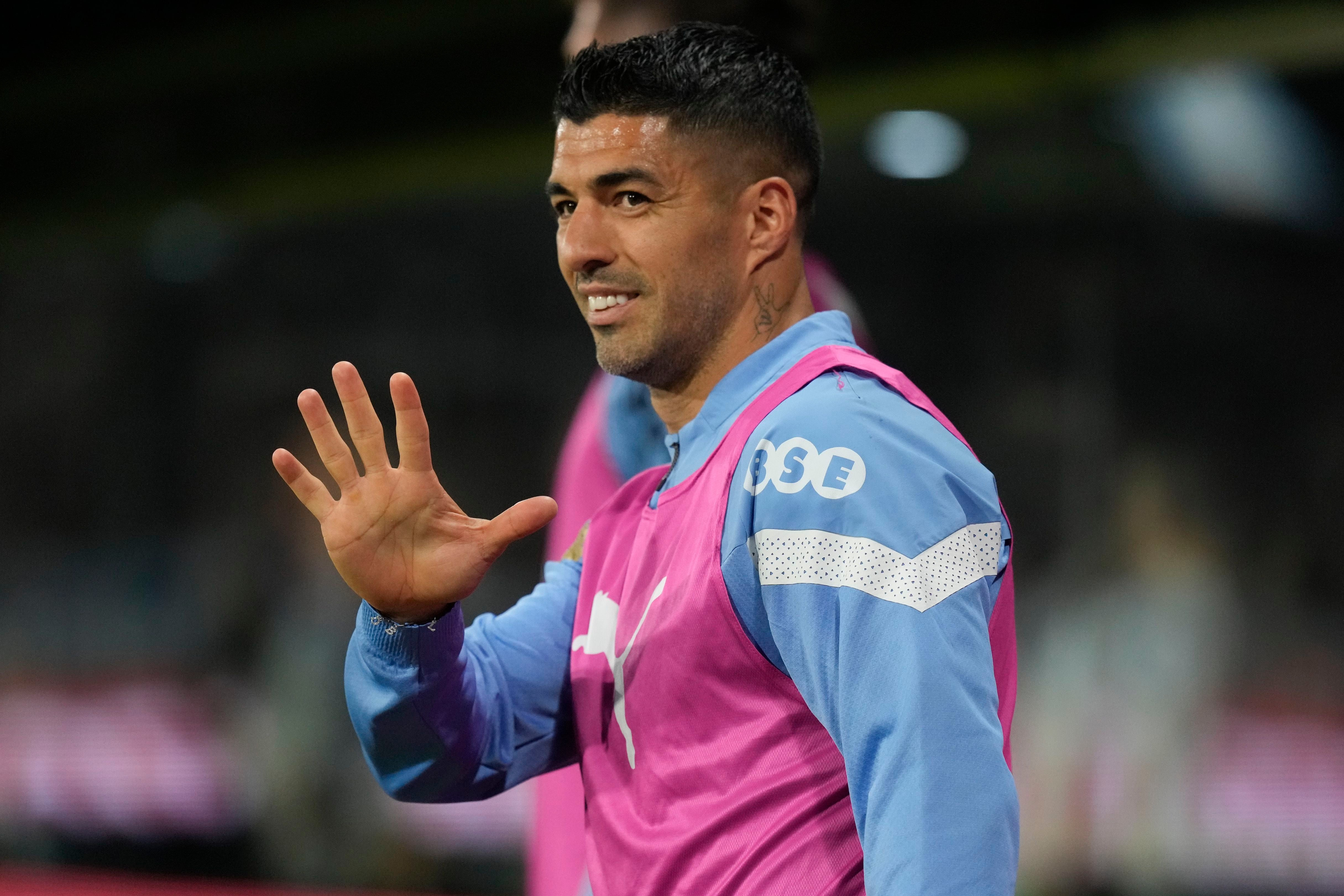 Tras el Mundial, Suárez había estado un año sin pasar por la selección (Foto: AP/Matias Delacroix)