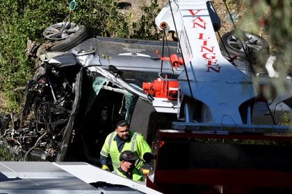 Una grúa retira el vehículo Tiger del lugar del accidente (REUTERS / Gene Blevins)