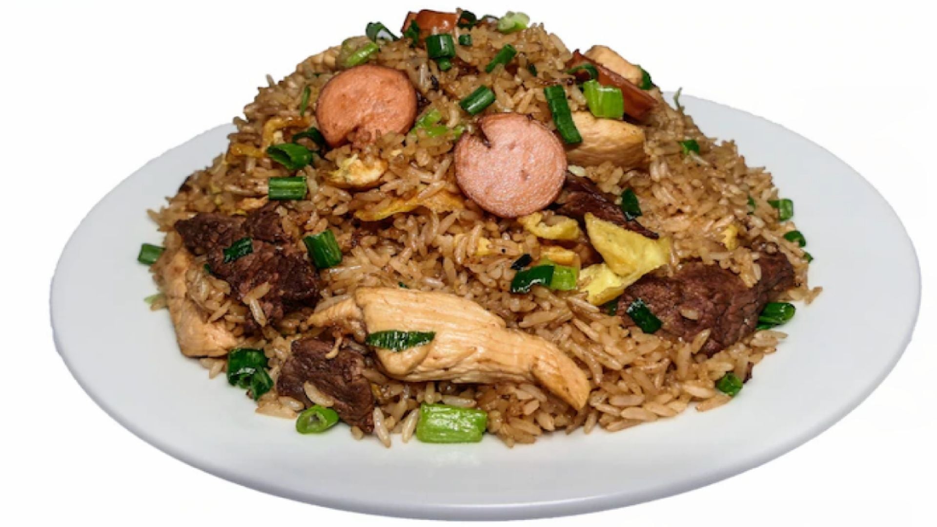 El arroz chaufa es uno de los platos peruanos que lleva obligatoriamente cebolla china (Freepik)