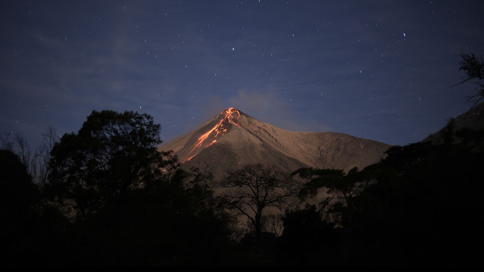 El volcán de Fuego es uno de los más vigilados en el mundo debido a su constante actividad. (AFP)