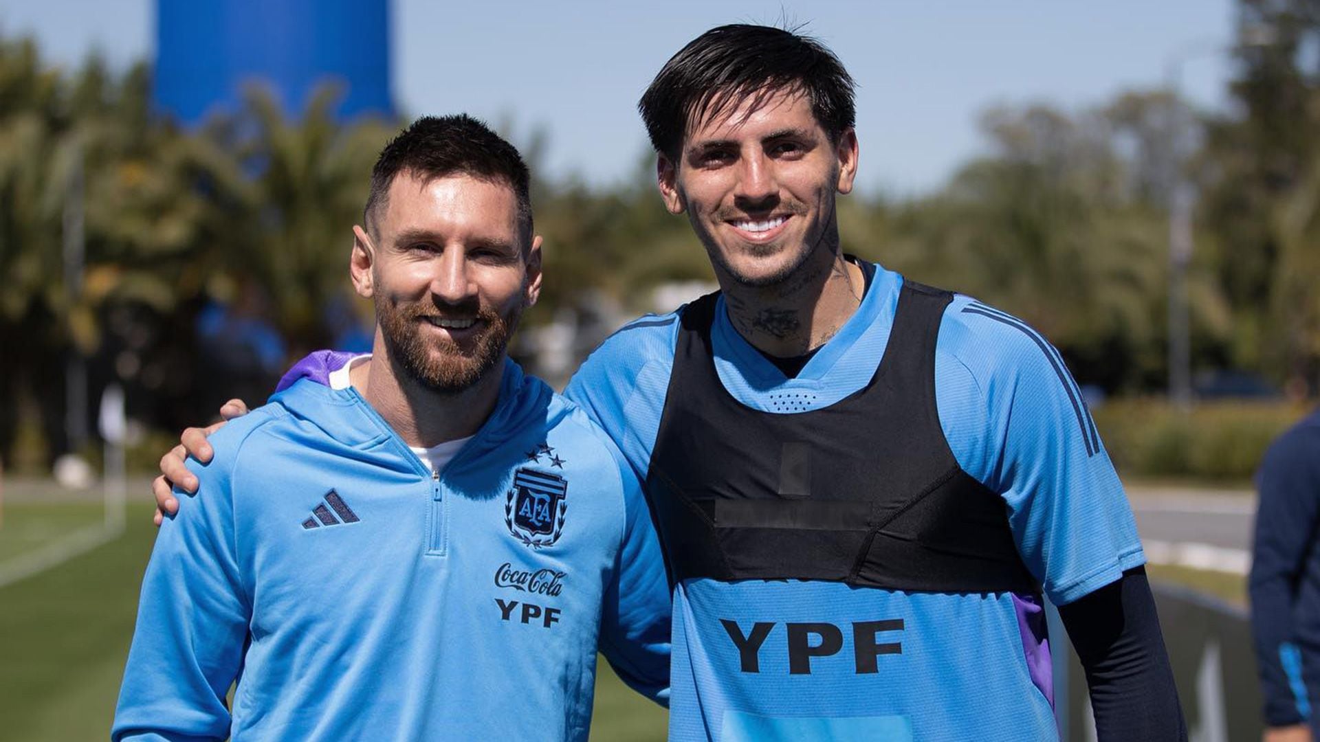 Kevin Lomónaco con Lionel Messi durante el entrenamiento con la selección argentina en el predio de la AFA, en Ezeiza (Instagram Lomónaco)