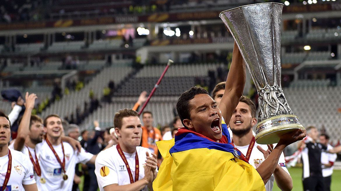 Carlos Bacca ganó dos Europa League con Sevilla - crédito AFP