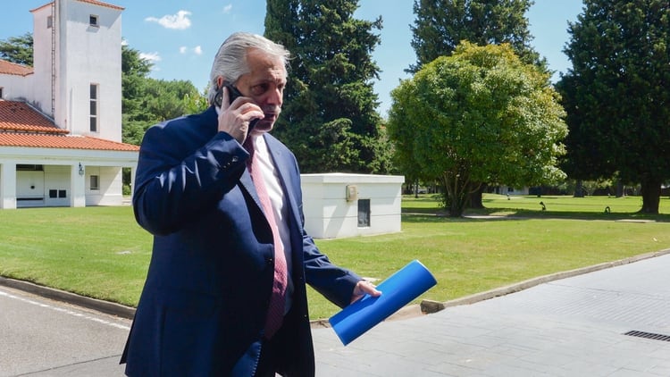 Alberto Fernández considera que la estrategia más eficaz para aplanar la curva de la pandemia es la cuarentena obligatoria