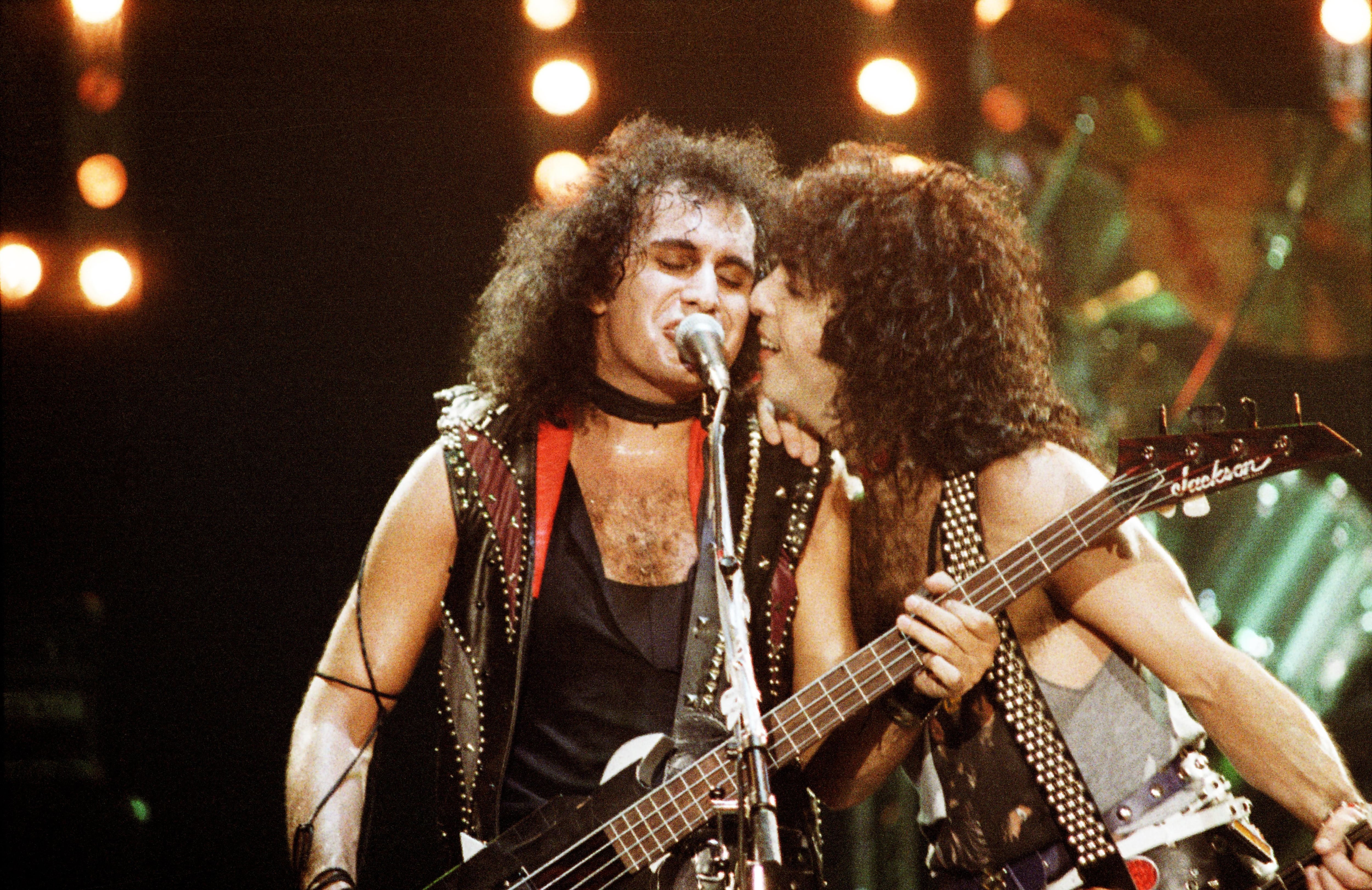 Una imagen de la gira de 1983 en la que Kiss tocó a cara lavada (Photo by Pete Still/Redferns)