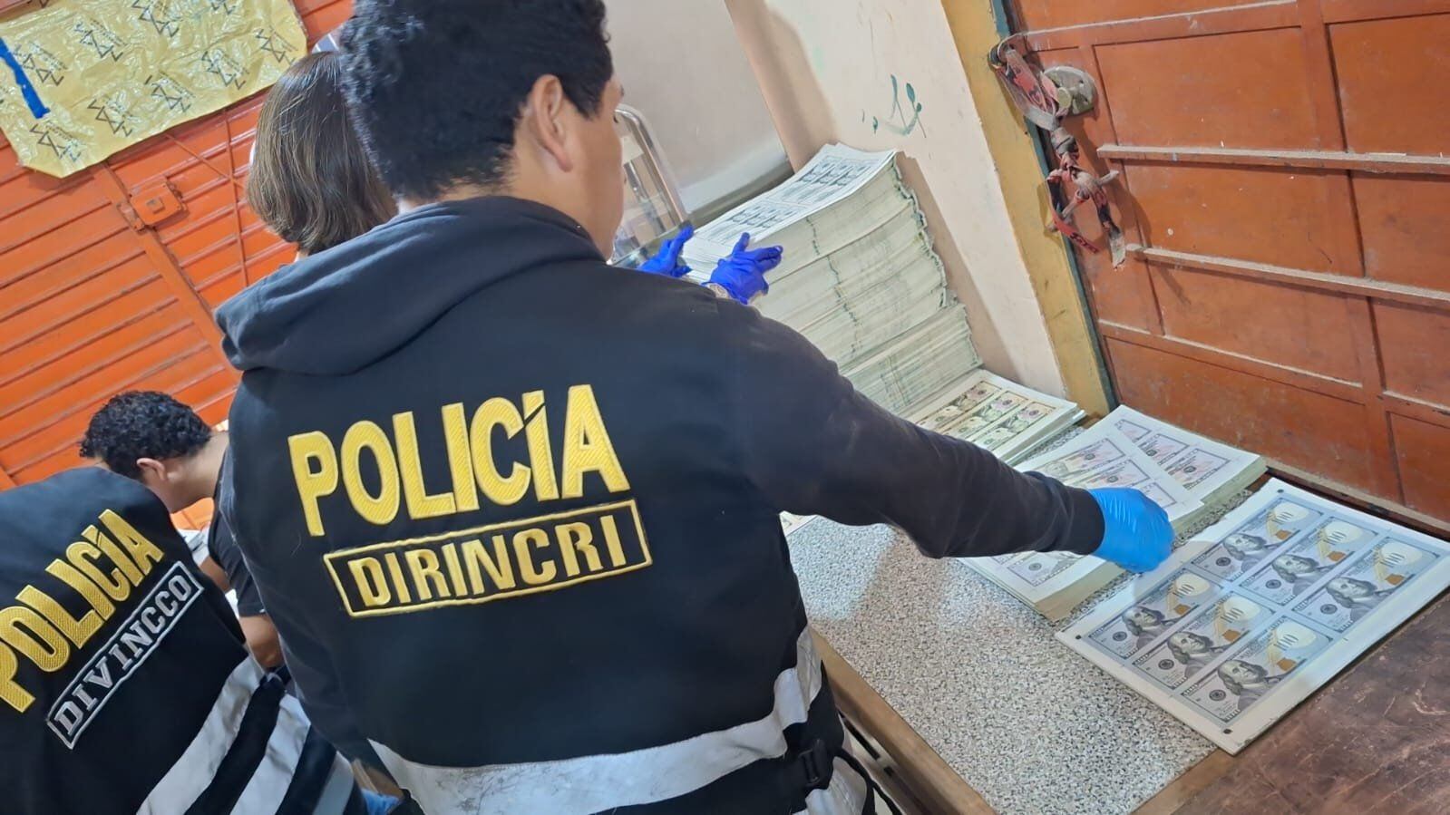 Durante el operativo, la PNP detuvo a un integrante de la organización criminal 'Los Tiketeros verdes'. (Foto: PNP)