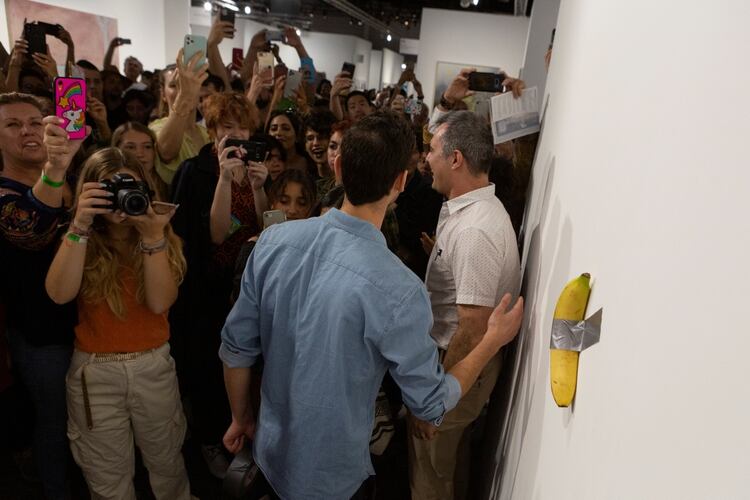 El italiano Maurizio Cattelan es uno de los artistas contemporáneos más famosos de este siglo. REUTERS/Eva Marie Uzcategui