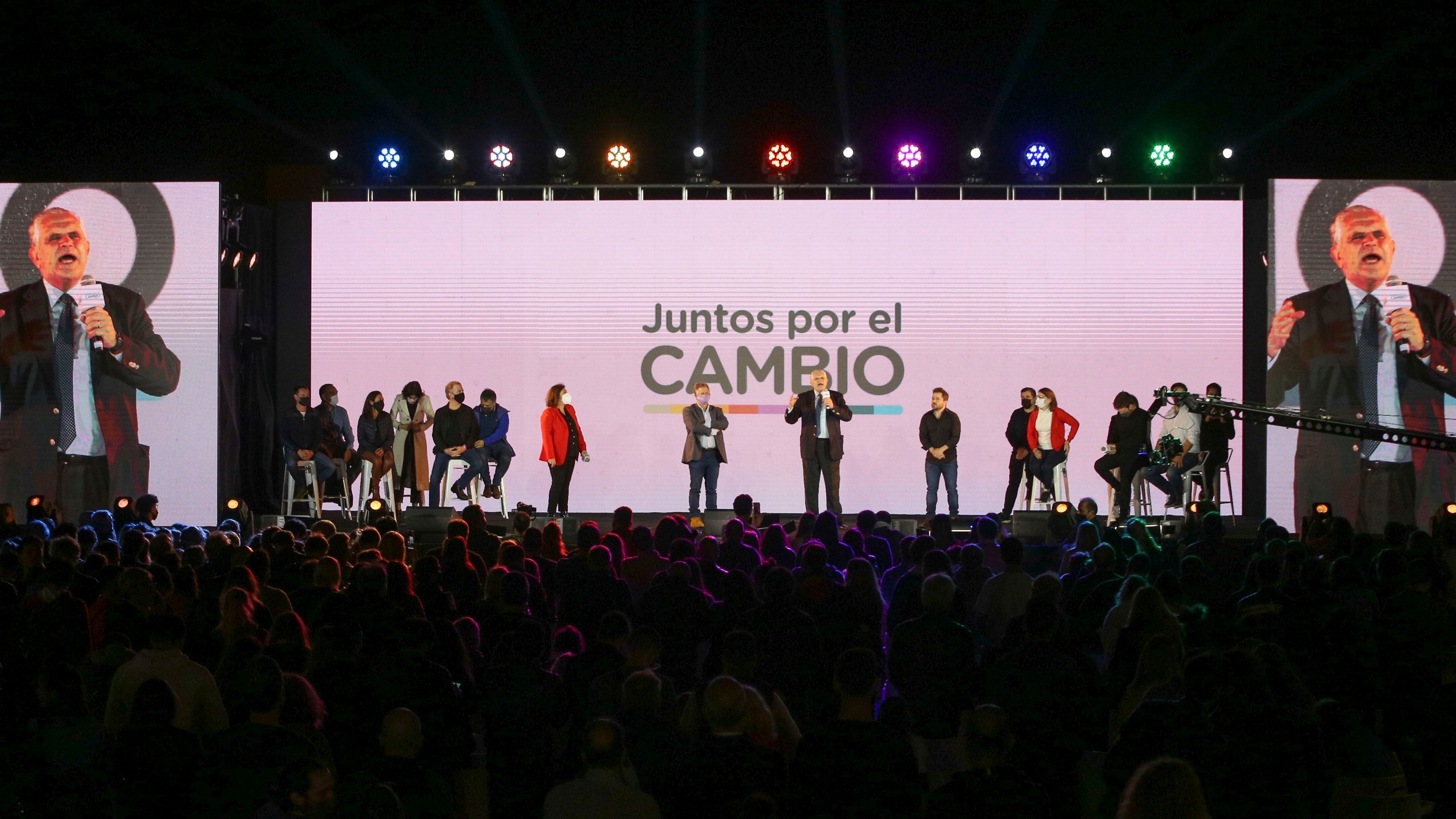 Ricardo Lopez Murphy habla desde el bunker de Juntos por el Cambio en Costa Salguero