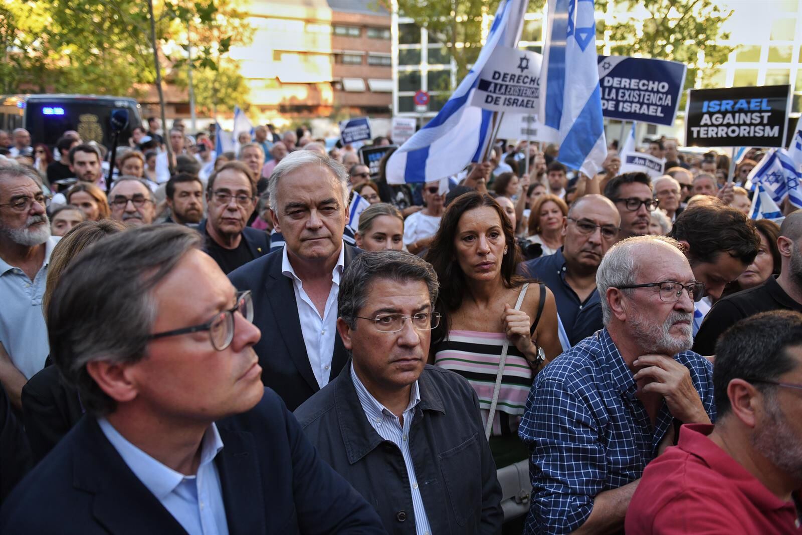 Decenas de manifestantes durante una concentración en apoyo a Israel, frente a la Embajada de Israel, a 10 de octubre de 2023, en Madrid. Fernando Sánchez - Europa Press/Archivo
