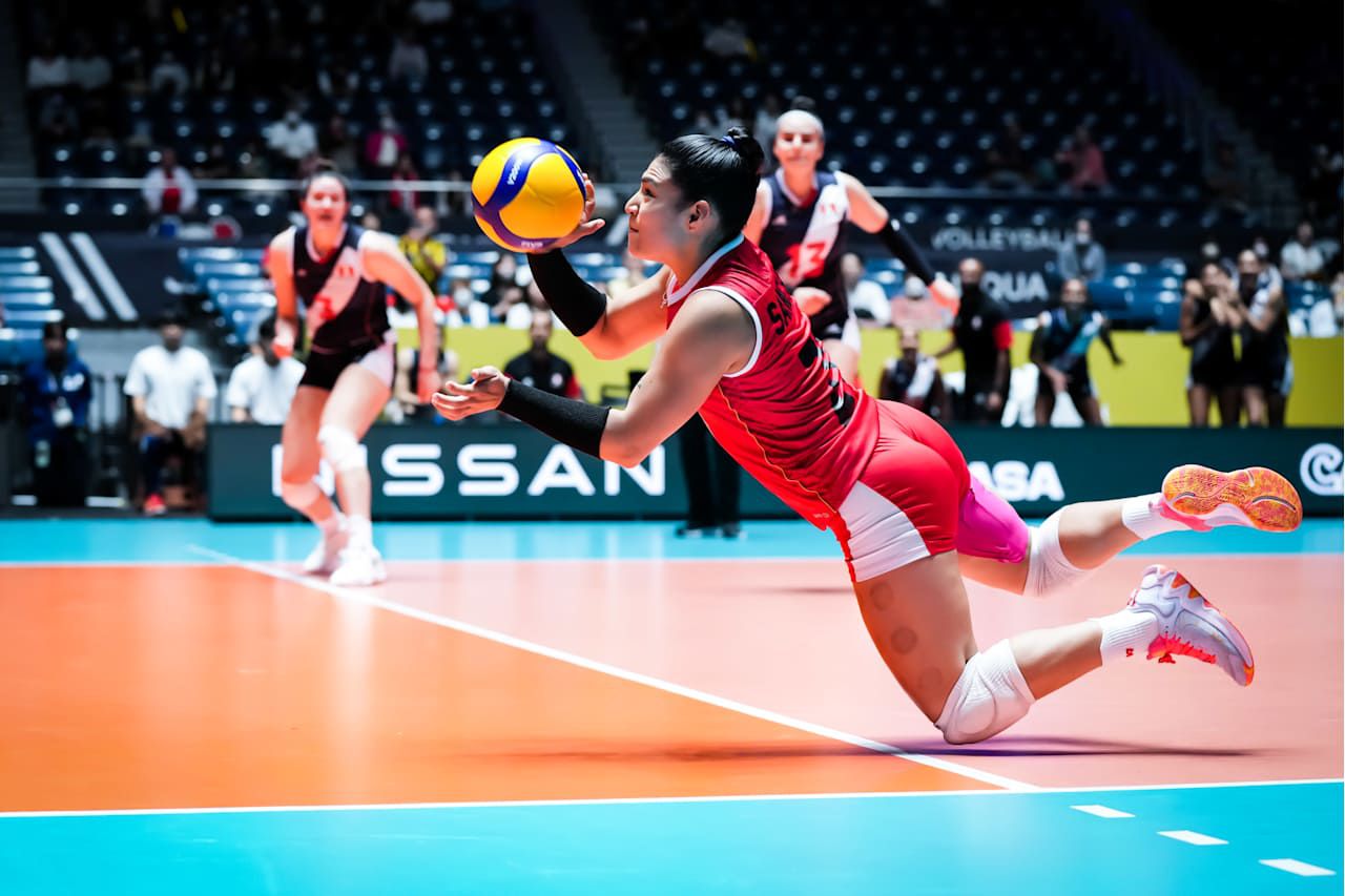 Esmeralda Sánchez participó del último proceso de la selección peruana de vóley con Francisco Hervás al mando. Crédito: Volleyball World