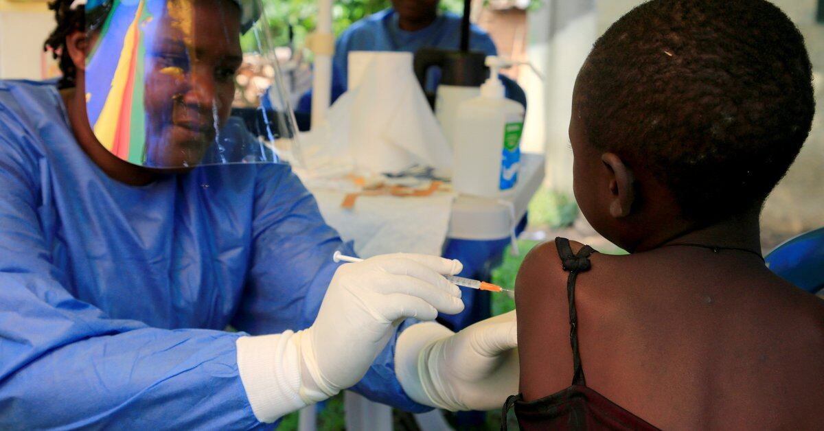 Scandalo in Uganda: centinaia di persone ricevono falsi vaccini COVID-19