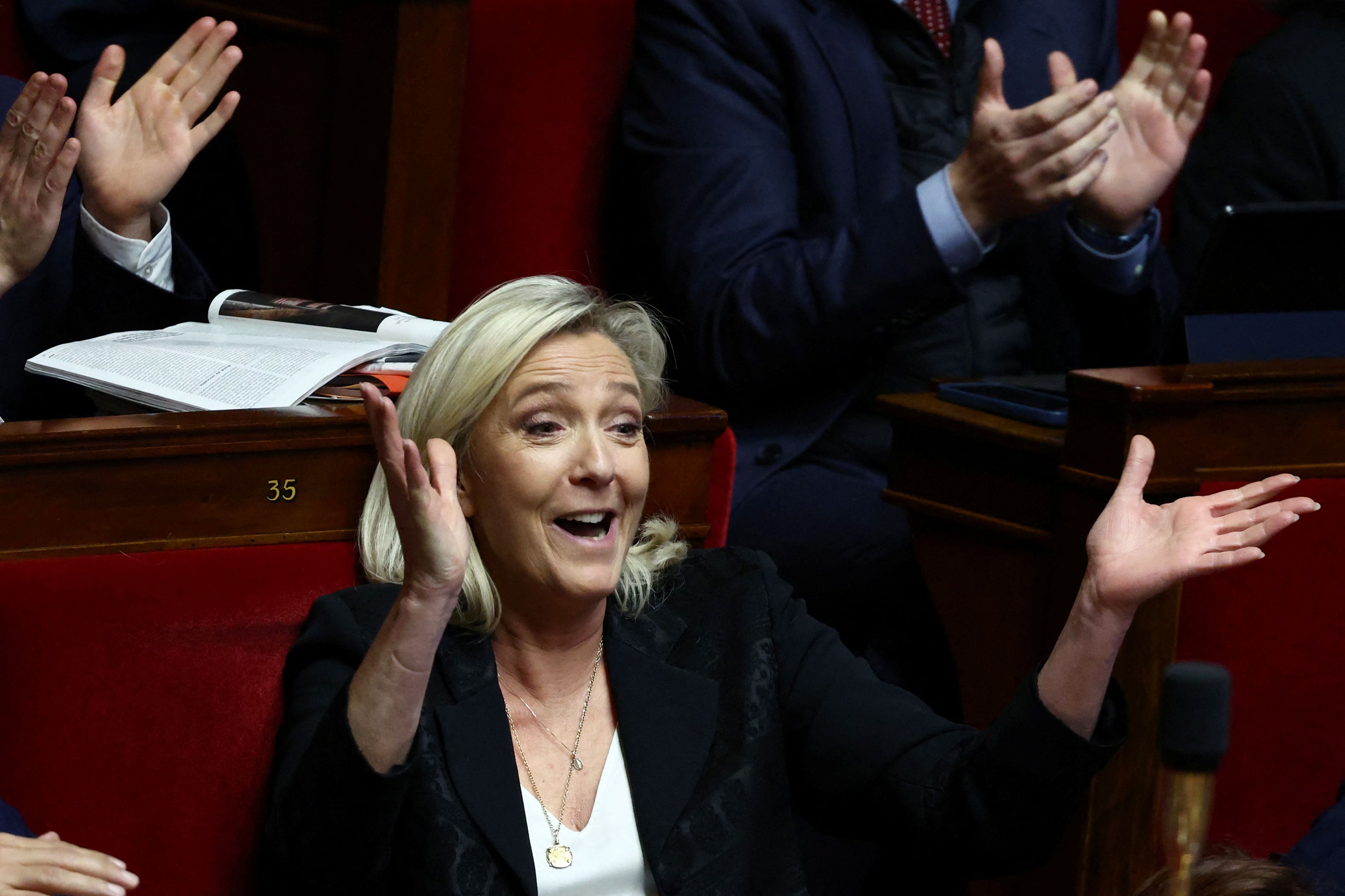 Marine Le Pen, diputada y presidenta del grupo parlamentario del partido de extrema derecha francés Agrupación Nacional (Rassemblement National - RN)en la Asamblea Nacional francesa en París, Francia, 11 de diciembre de 2023. REUTERS/Stephanie Lecocq/Archivo