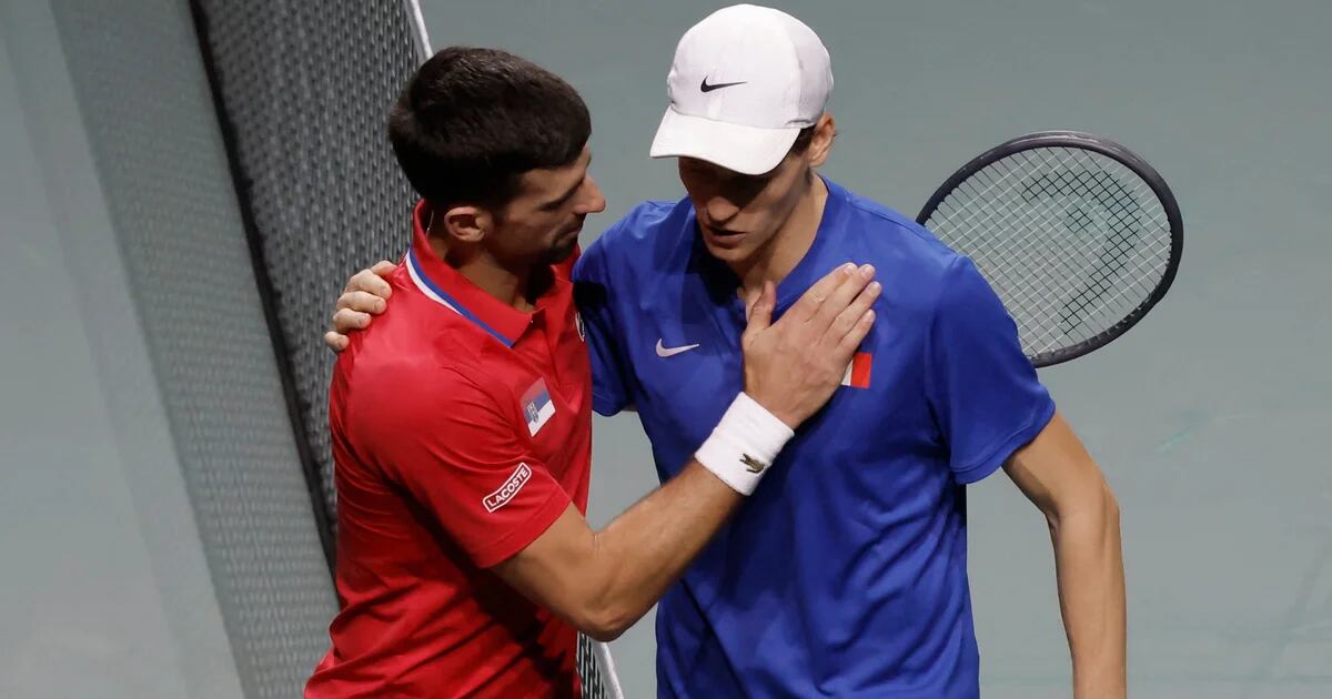 Djokovic inciampa ancora con Sinner: il biglietto finale di Italia-Serbia si deciderà nel doppio