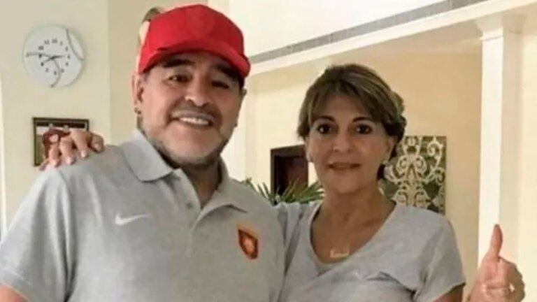 Diego Maradona y su asistente Gabriela Caamaño