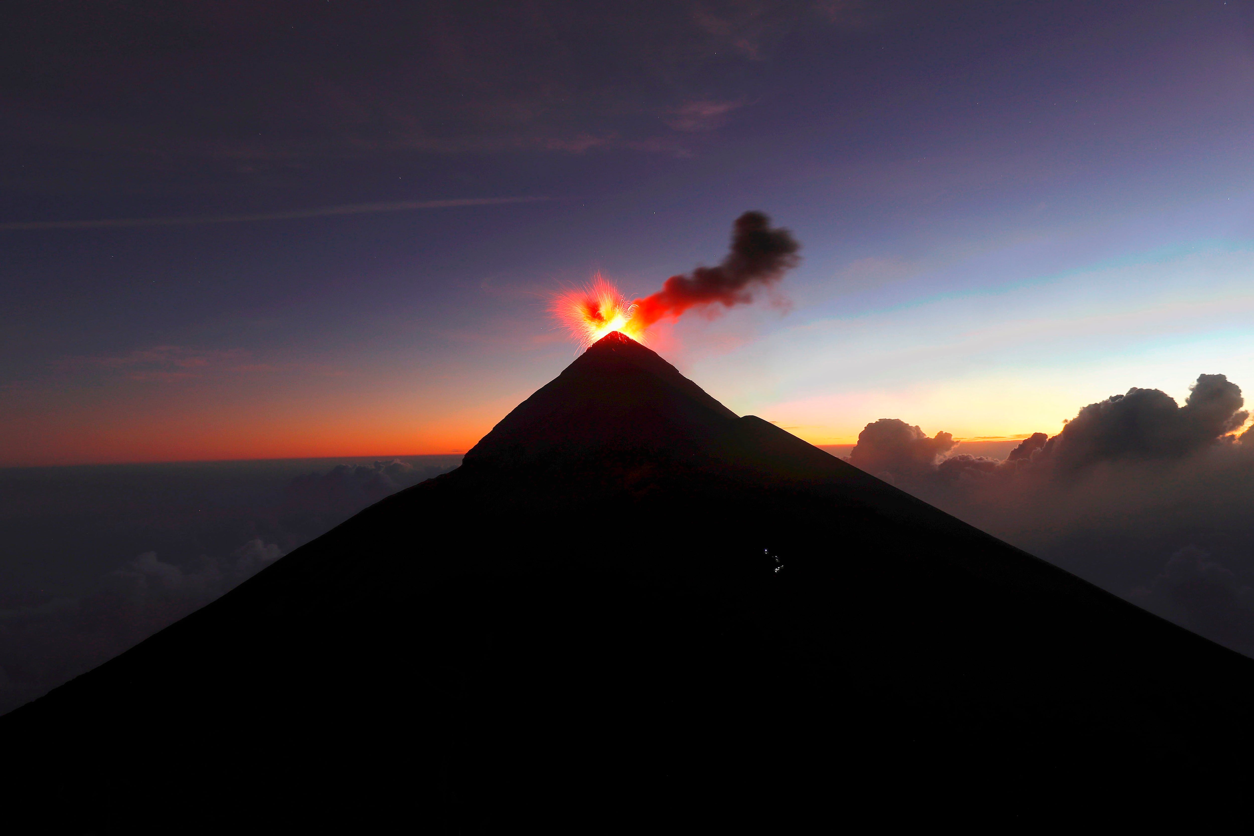 Una explosión del volcán de Fuego tomada el 30 de noviembre del 2019. (EFE/ Esteban Biba/Archivo)
