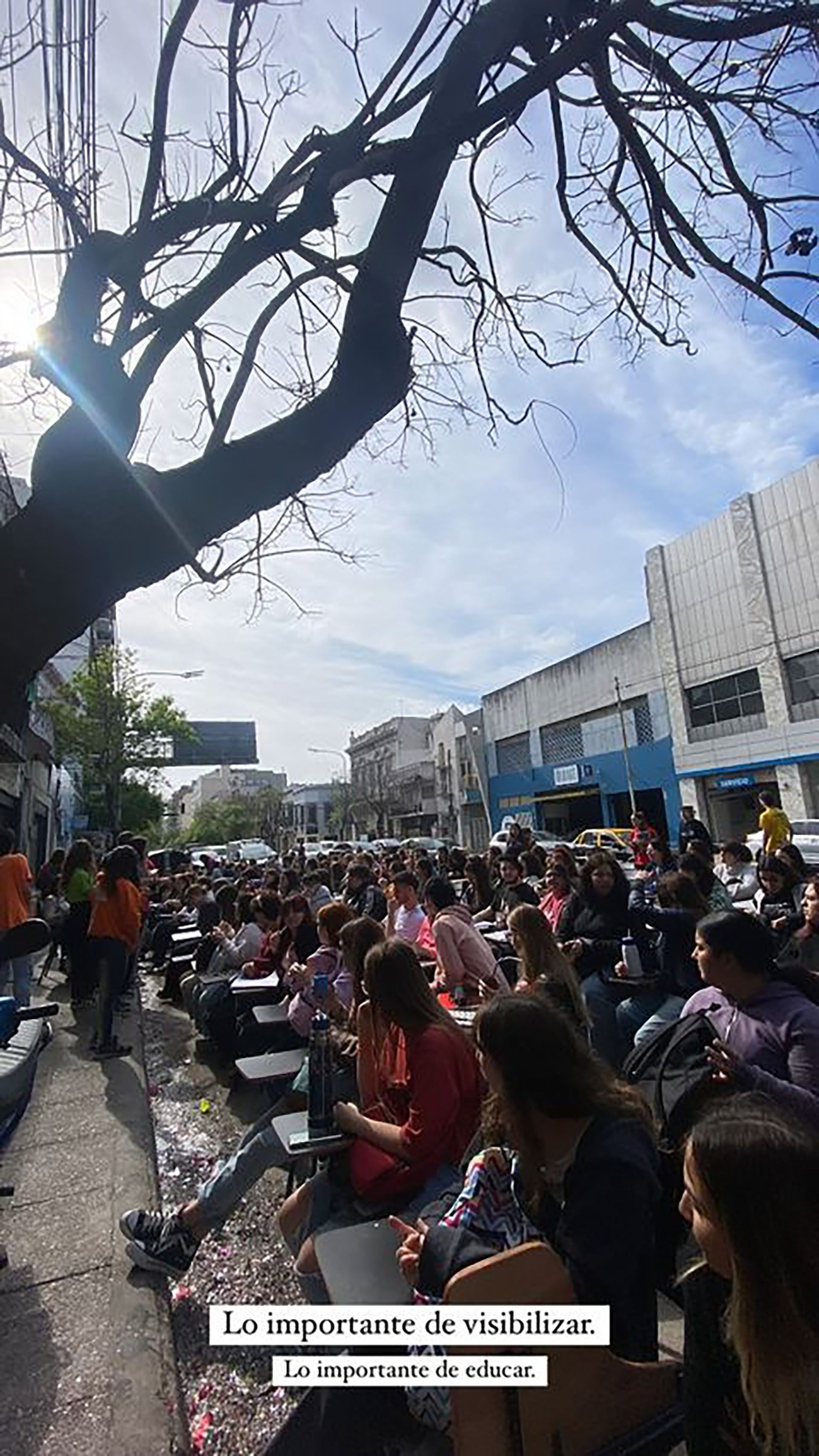 En la Facultad de Psicología de la UBA ratificaron que mantendrán las clases en la vía pública