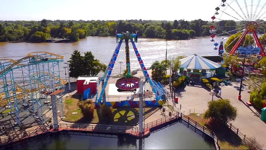 Shows, juegos y mucha adrenalina para todas las edades. El Parque de la costa es un clásico de diversión asegurada