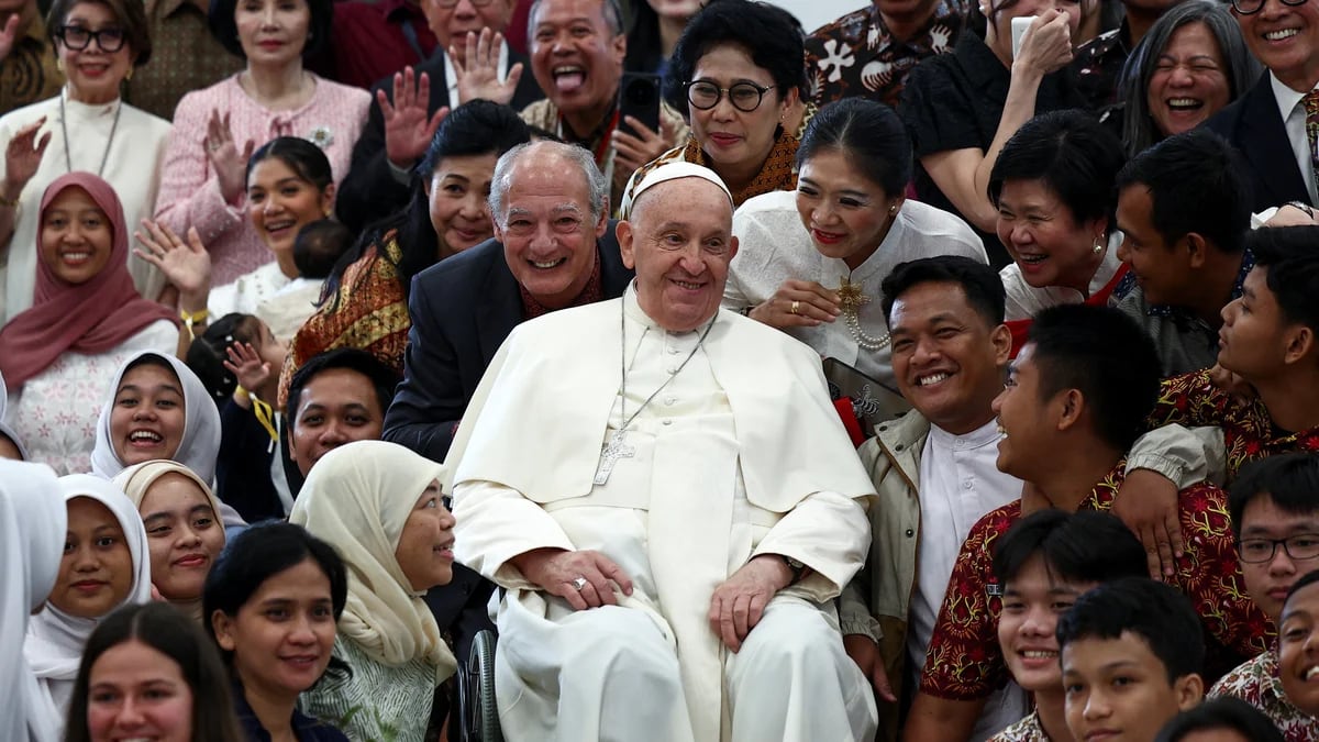 La gira del Papa Francisco no se detiene: se reunió con el presidente de Indonesia y asiste a un evento de Scholas Occurrentes