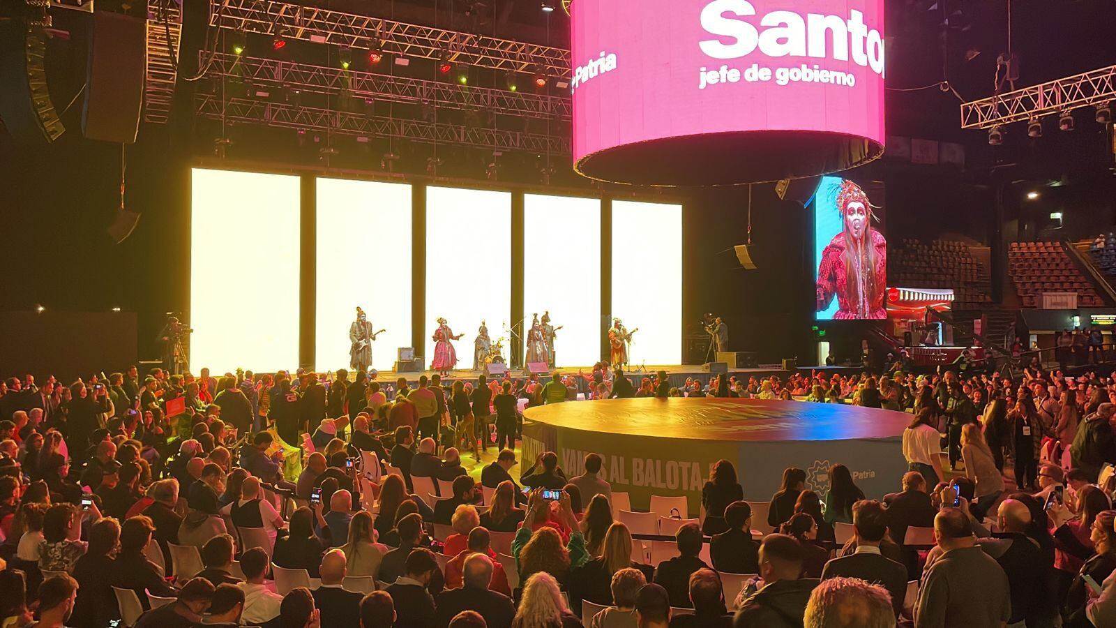 Murga en el acto de Santoro