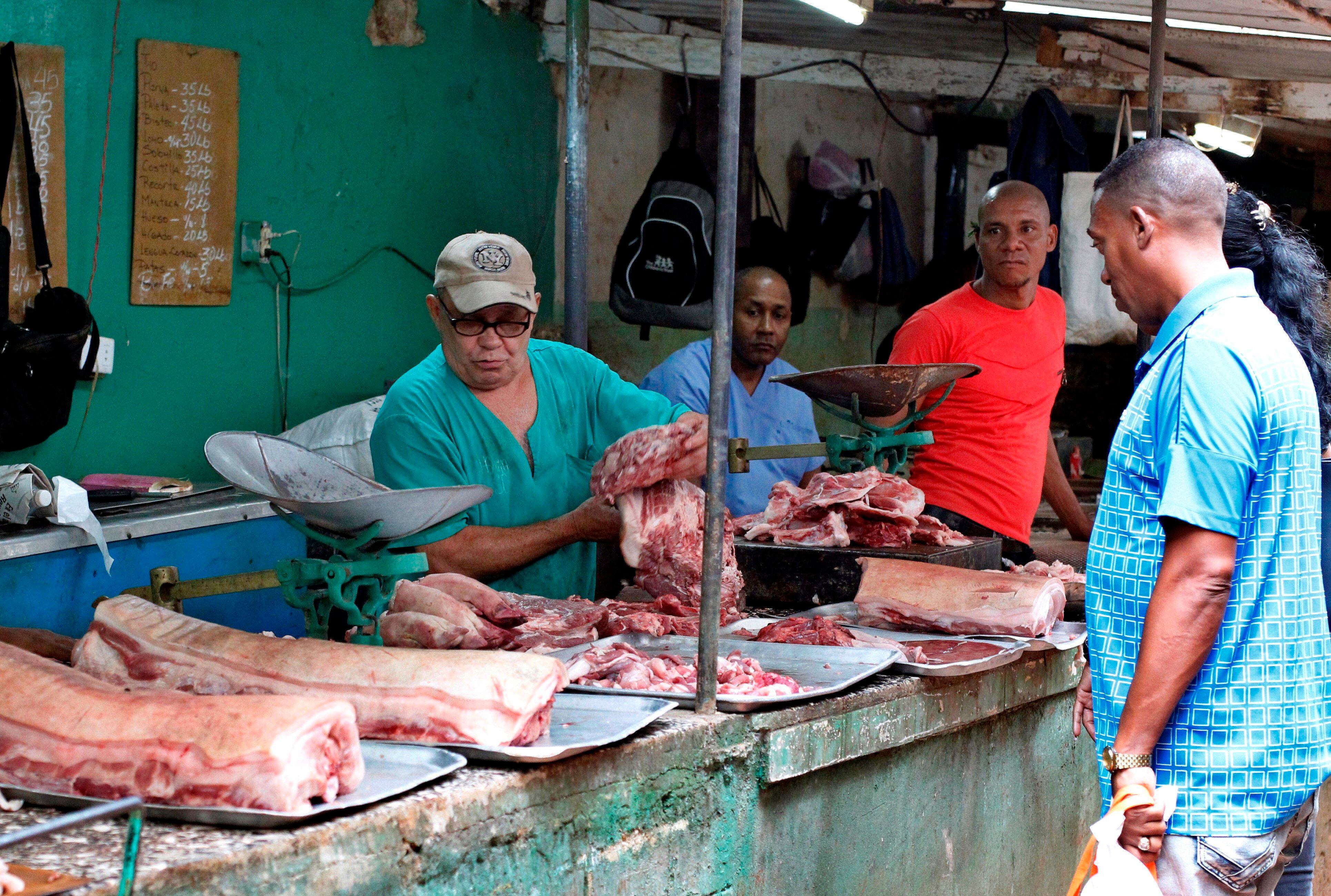 El laboratorio de ideas para la democracia en La Habana, Cuba Siglo 21, señaló a las empresas controladas por el sector militar como las responsables de la grave crisis que se vive en el sector productor de carnes. (EFE/ARCHIVO)