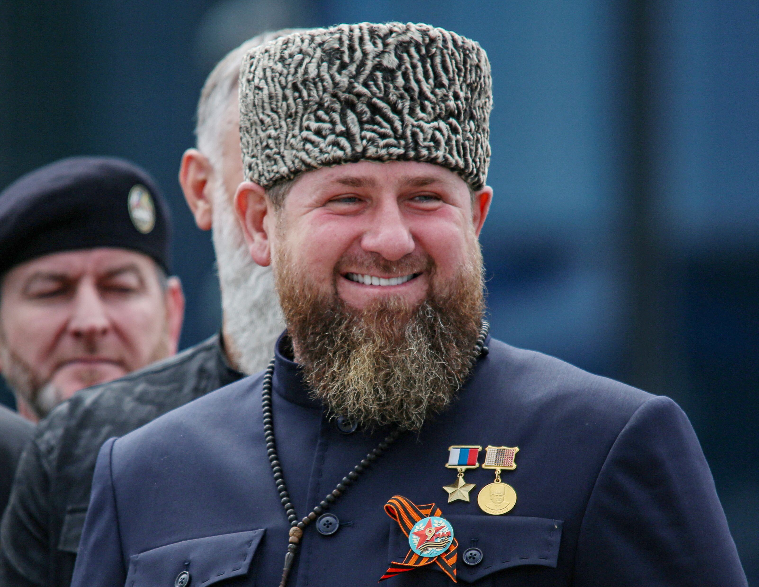 Kadyrov pasó de ser el rebelde que se oponía al Kremlin a recibir fortunas de Moscú y jugar un papel clave en la invasión (REUTERS/Chingis Kondarov)