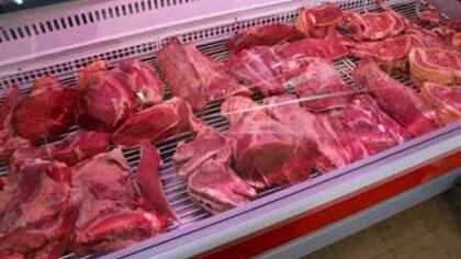 El kilo de asado se venderá a $ 300, al igual que la carne para milanesa (no se especifica el corte) el de vacío a $330 y el kilo de carne picada costará a $240