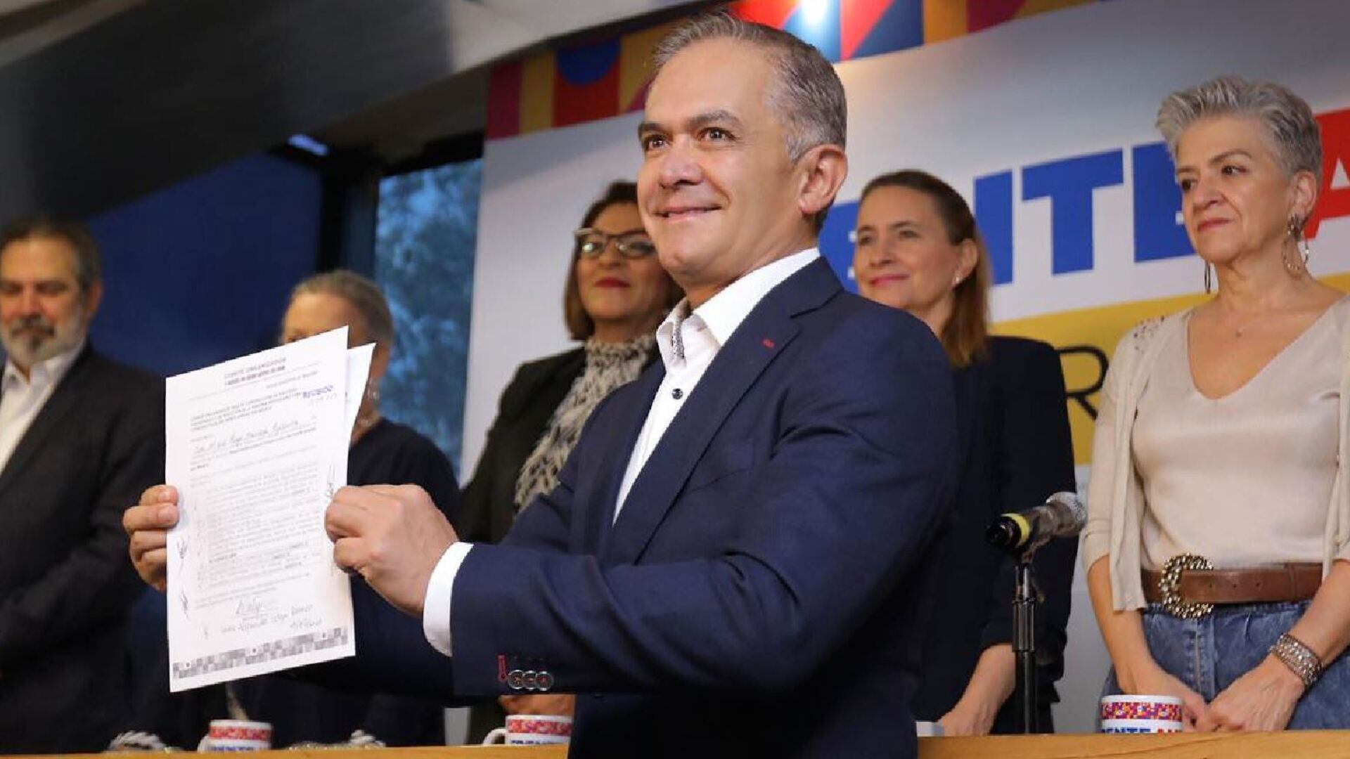 Miguel Ángel Mancera se registró como aspirante a la candidatura presidencial del Frente Amplio por México. Foto: @ManceraMiguelMX