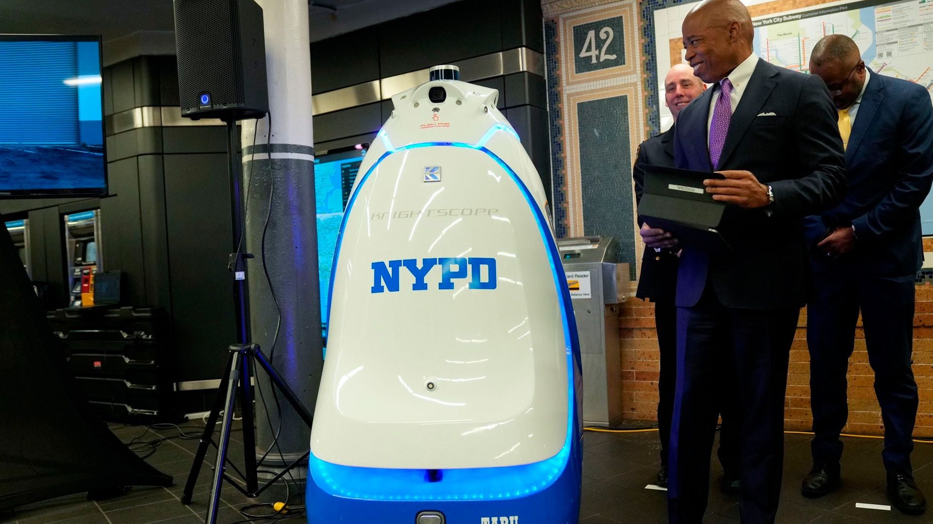 Mayor Eric Adams hopes a mechanical police officer will help fight crime in the Big Apple.  (Twitter: @NYCMayor)