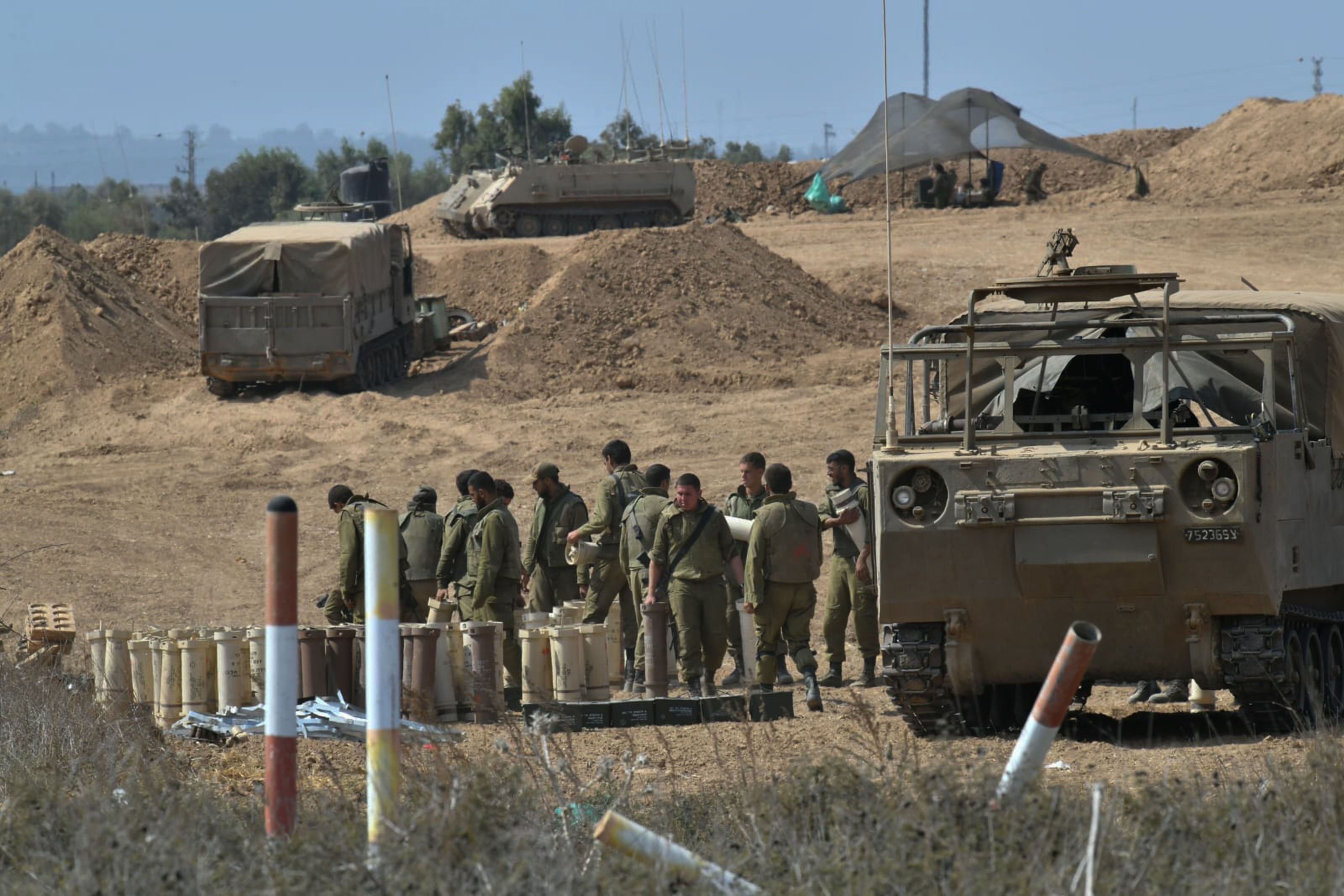 Israel ya movilizó a miles de oficiales a la frontera, que están listos para iniciar la ofensiva en Gaza, aunque ésta se está viendo demorada por cuestiones "tácticas" (Europa Press)

