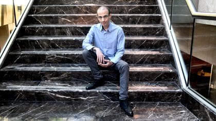 “No estamos siquiera cerca del potencial máximo de la inteligencia artificial”, dijo Harari. “Lo que realmente vamos a enfrentar es una sucesión de revoluciones en el mercado laboral, en las relaciones, en la política”. (Nicolás Stulberg)