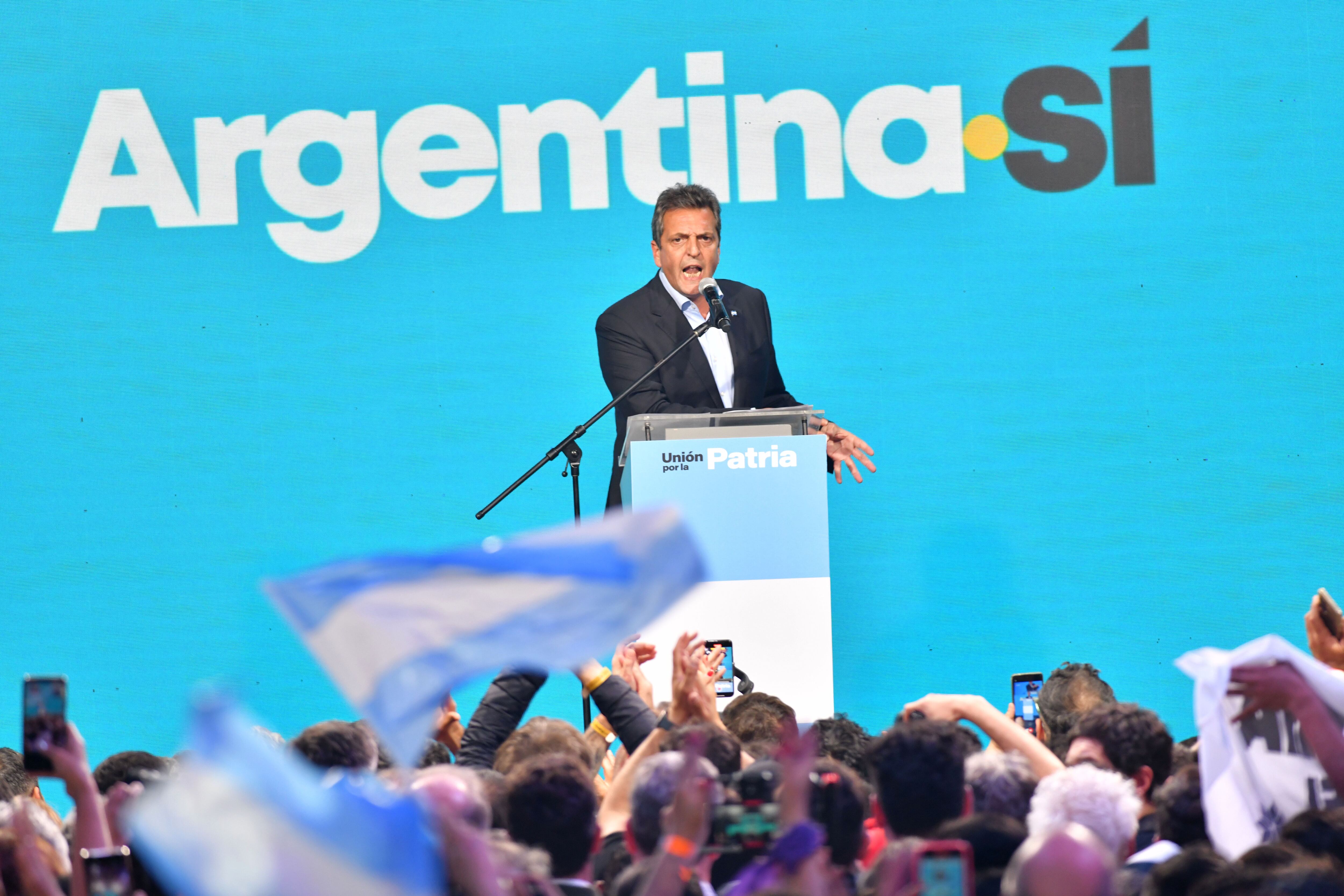 El candidato presidencial Sergio Massa habló tras conocerse los resultados de la primera vuelta de las elecciones (EFE/ Enrique García Medina)
