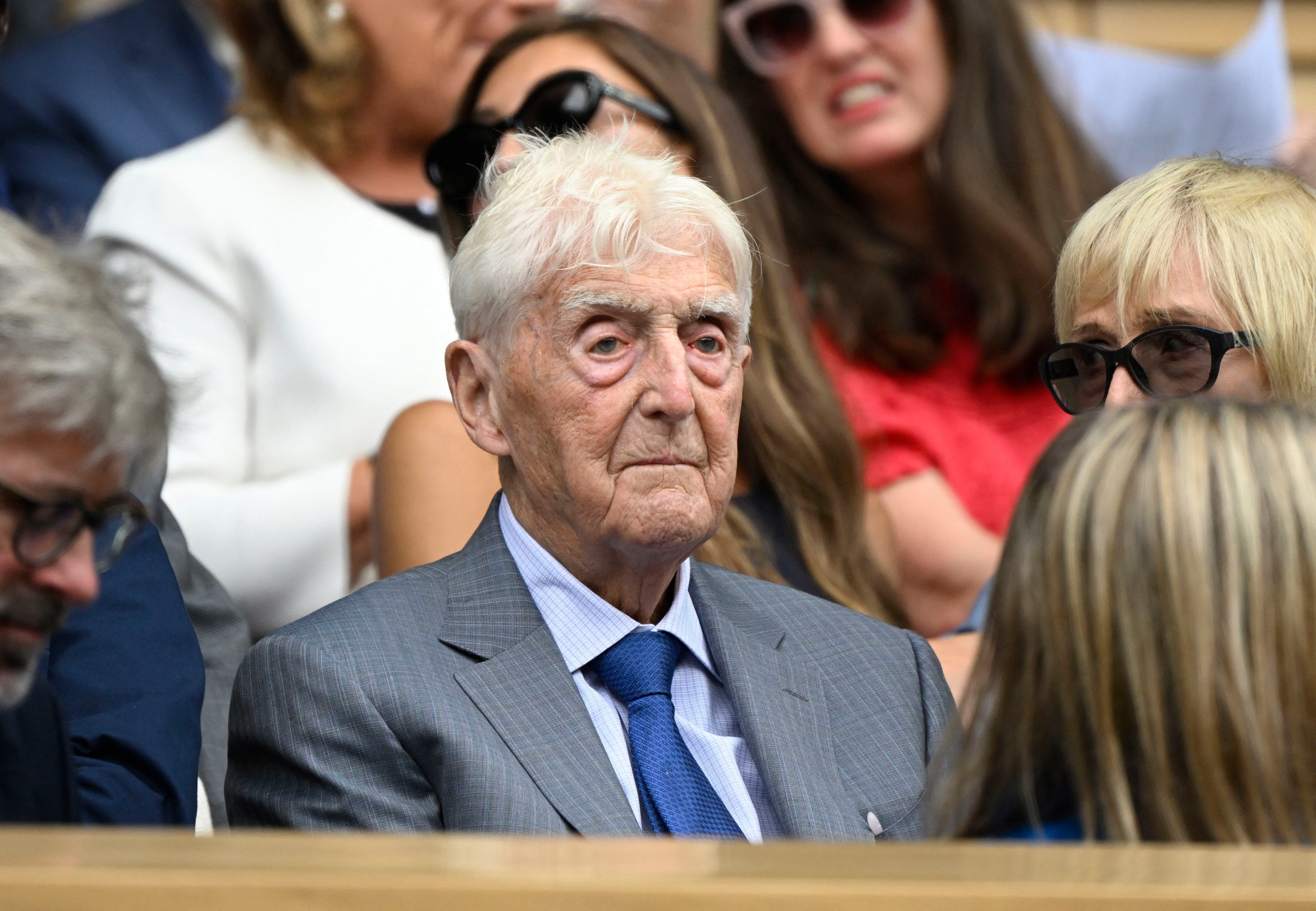 Michael Parkinson asiste a Wimbledon en 2022. REUTERS/Toby Melville