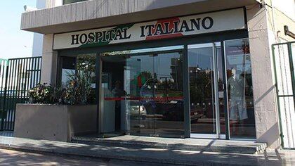 El Hospital Italliano fue querellado por aplicar una terapia -que dio resultados- autorizada por el paciente y la familia, pero que los impulsores de esta ley equiparan a la tortura. El sanatorio fue sobreseído