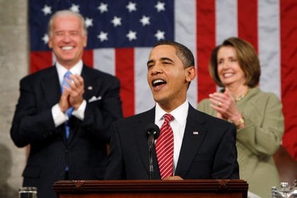 El ex presidente Barack Obama junto al presidente electo Joe Biden y a la presidenta de la Cámara del Congreso de EEUU, Nancy Pelosi 