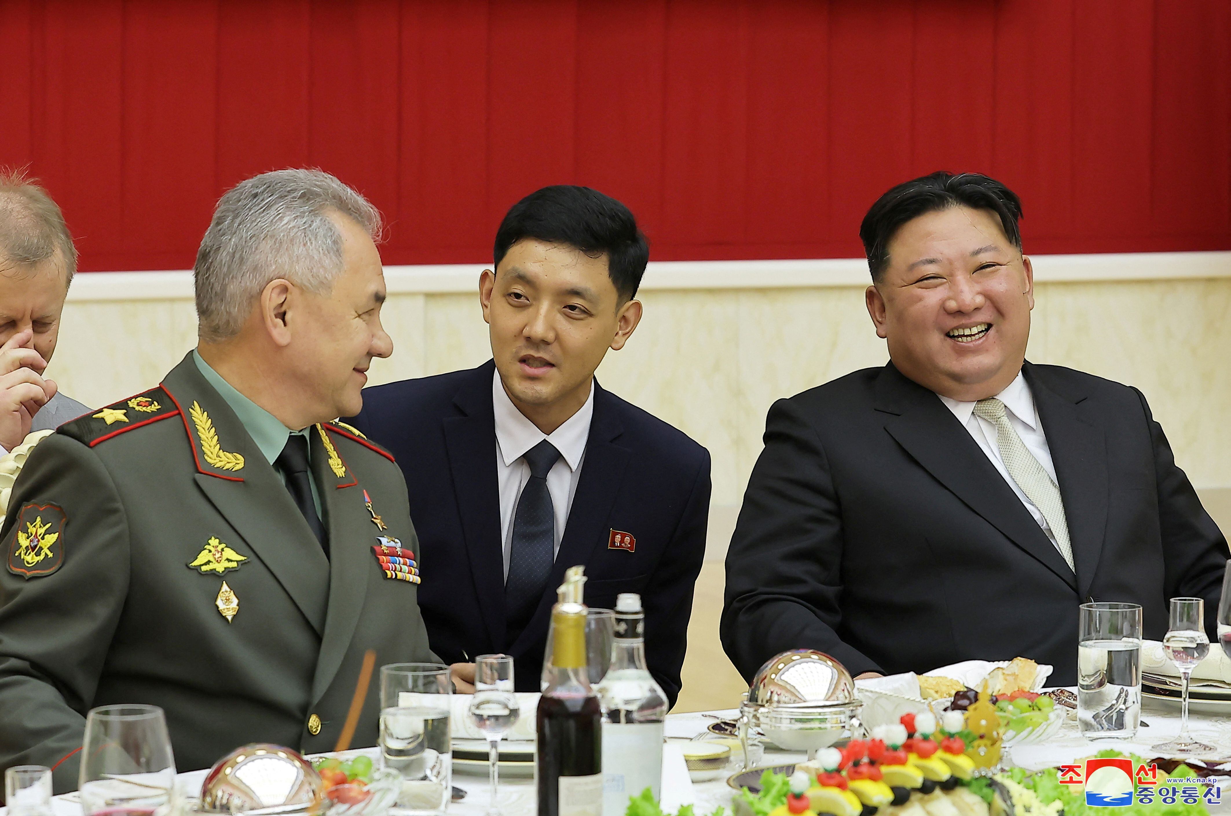 Shoigu y Kim mostraron una gran sintonía (KCNA via REUTERS)