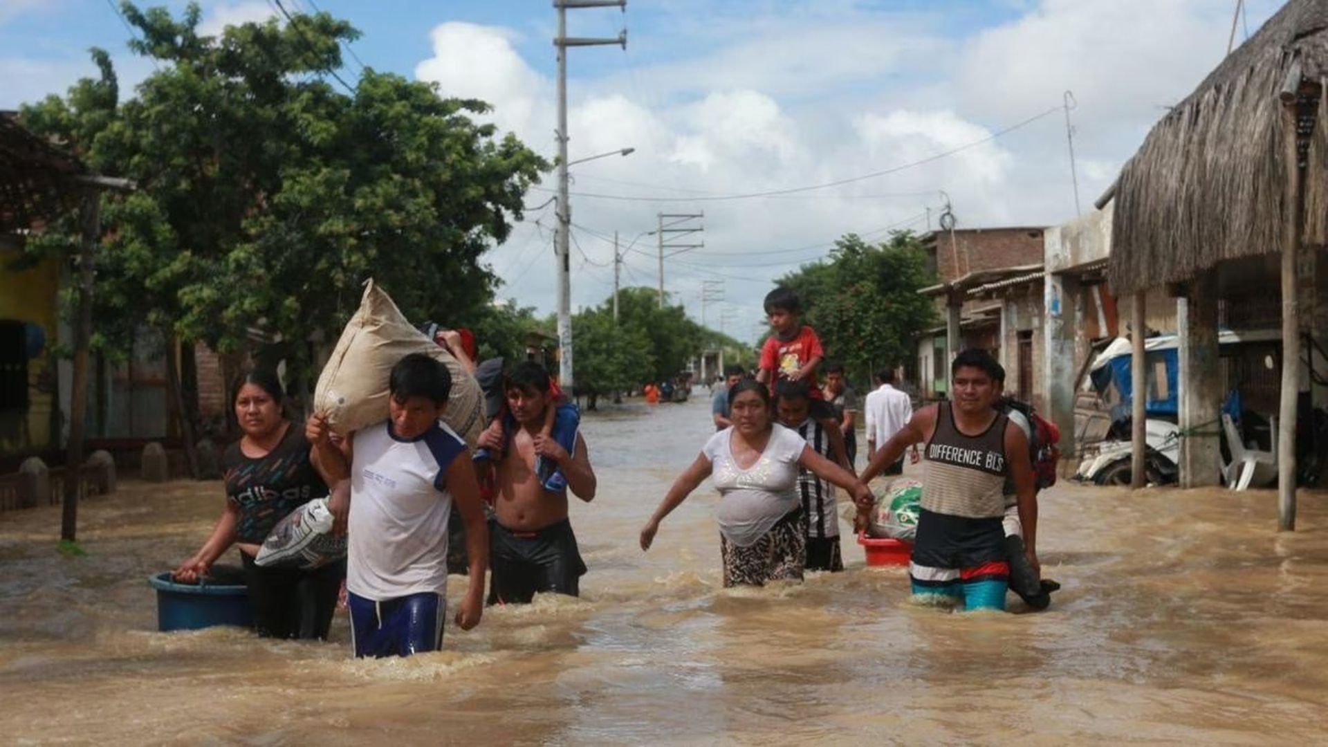 Los ciclones también son producto de las ondas tropicales que afectan a  la población. Entre las repercusiones negativas de estos fenómenos resaltan las inundaciones. (alamy).