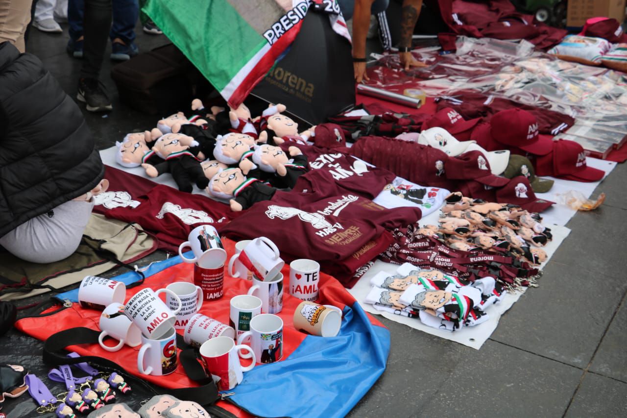 Así se vive el ambiente en el Zócalo

Foto:
Mar L/Infobae México