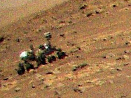 Documento: l'elicottero Ingenuity della NASA ha catturato il rover Perseverance dall'alto in immagini catturate durante il suo terzo volo il 25 aprile.  NASA / Jet Propulsion Laboratory