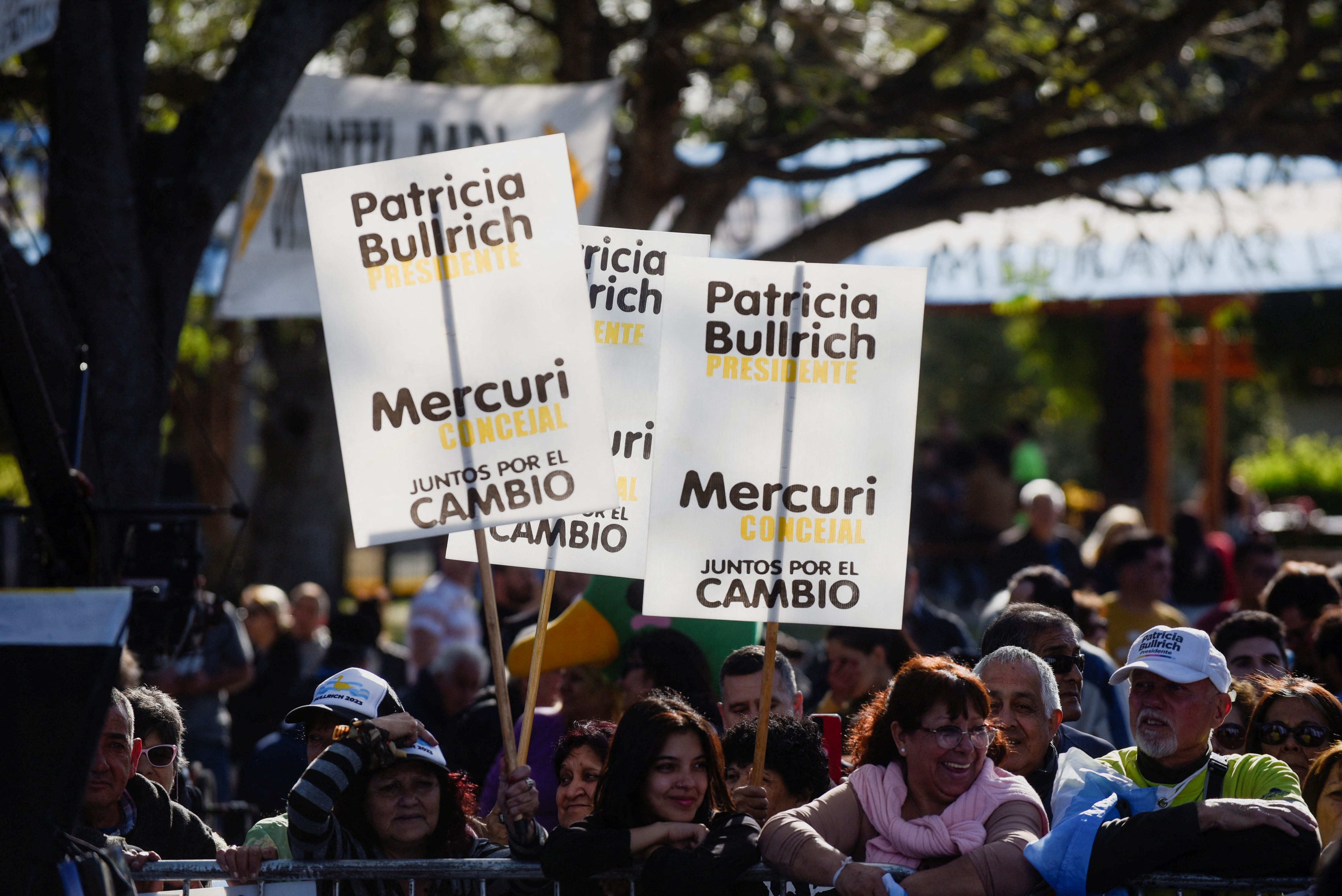 Militantes de Juntos por el Cambio en el acto de cierre de campaña (Foto: REUTERS)