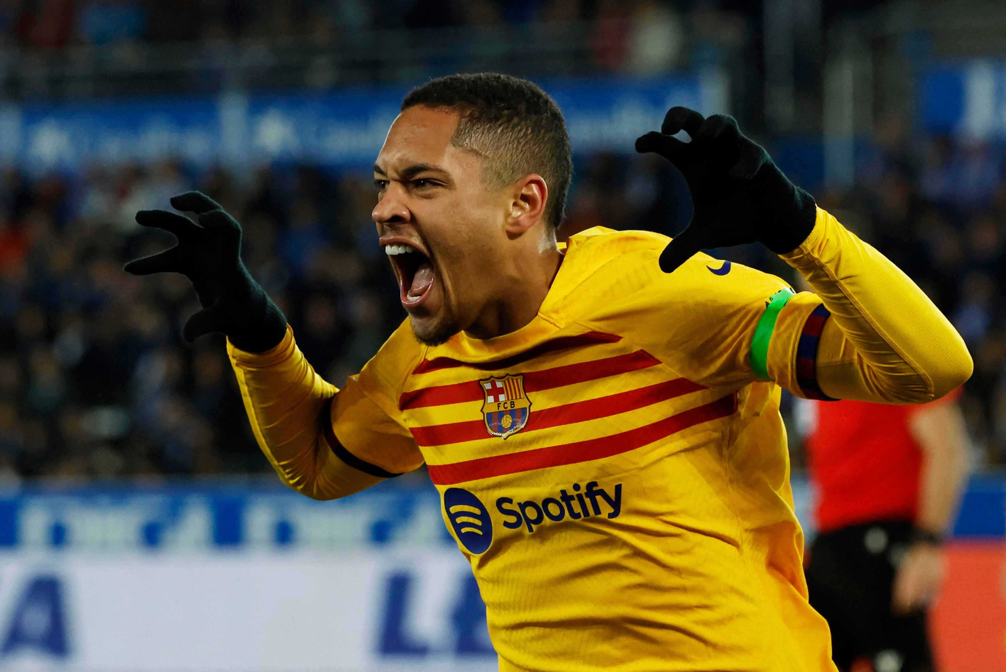 Vitor Roque celebra el tercer gol del Barça al Alavés (REUTERS/Vincent West)