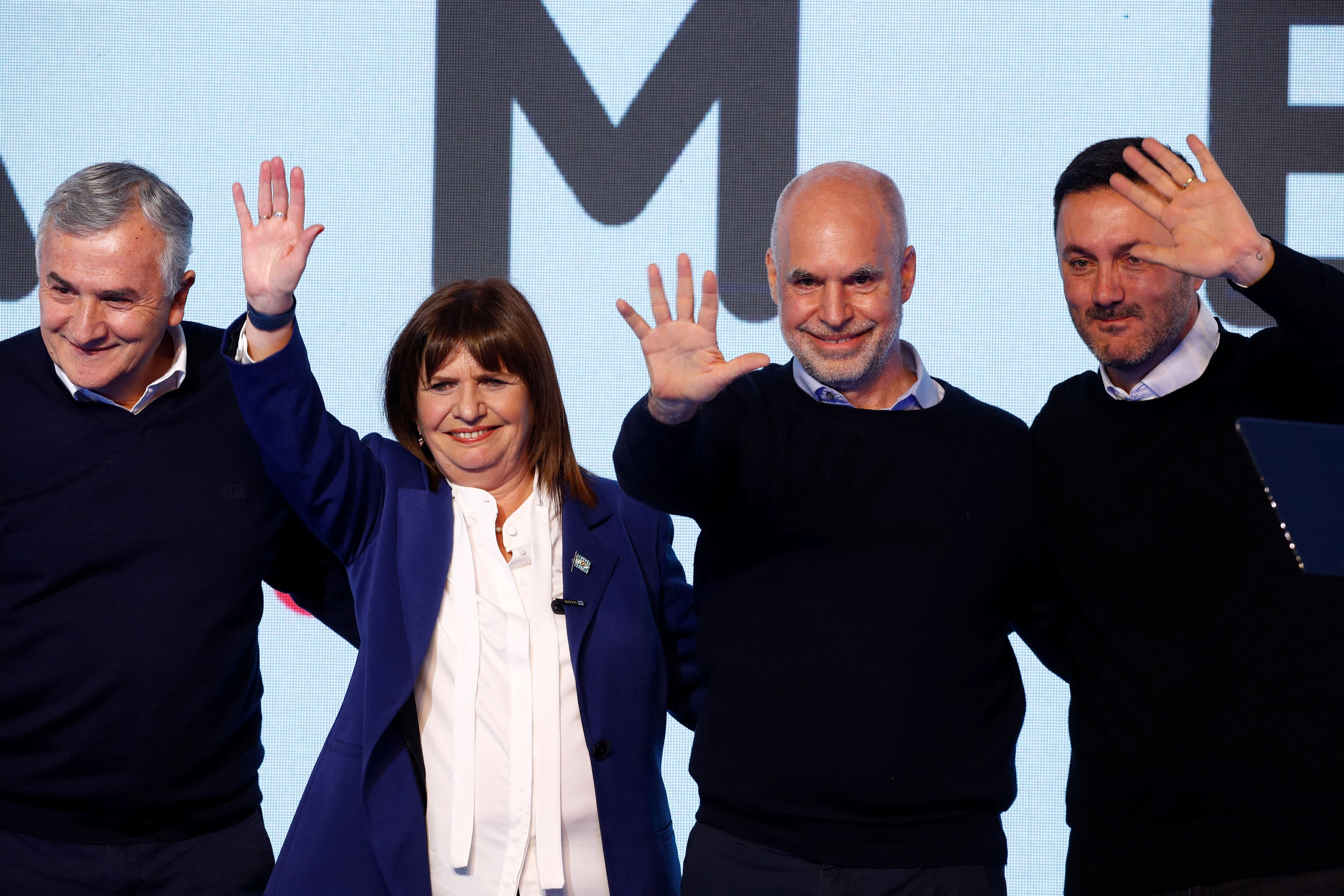 Patricia Bullrich festejó rodeada de Larreta y Gerardo Morales, la fórmula que perdió la interna 