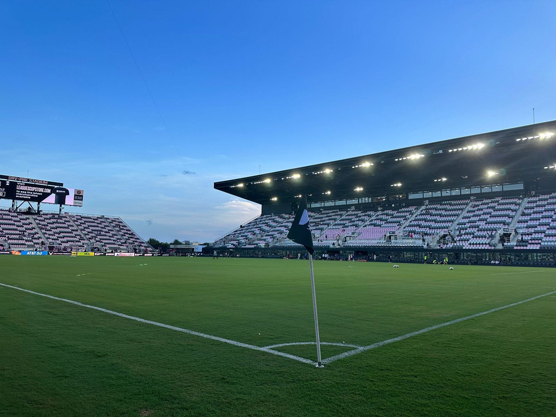 El campo de juego luce en perfectas condiciones para el partido de cuartos de final de la Leagues Cup
