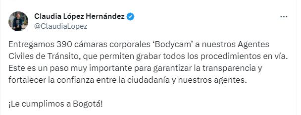 Alcaldesa Claudia López celebra la entrega de 390 Bodycam al Cuerpo de Agentes de Bogotá para la temporada navideña - crédito @ClaudiaLopez / X