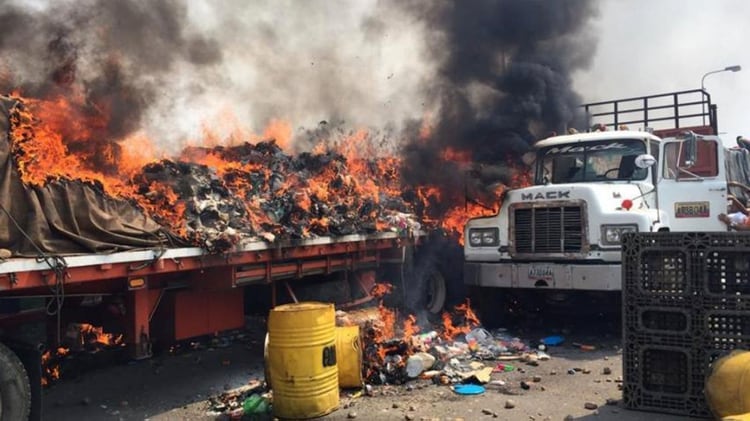 Los camiones hacían parte de una caravana de cuatro vehículos que llevaban las donaciones para el pueblo venezolano.