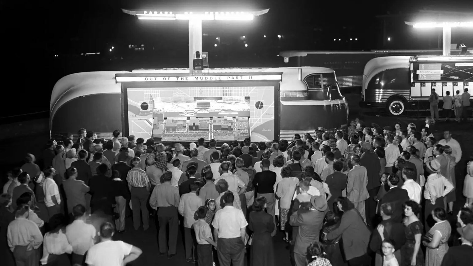 Las luces y bocinas que se escondían en el techo de los Futurliner, permirían armar una exposición independientemente de la infraestructura. Tenían su propia generación eléctrica