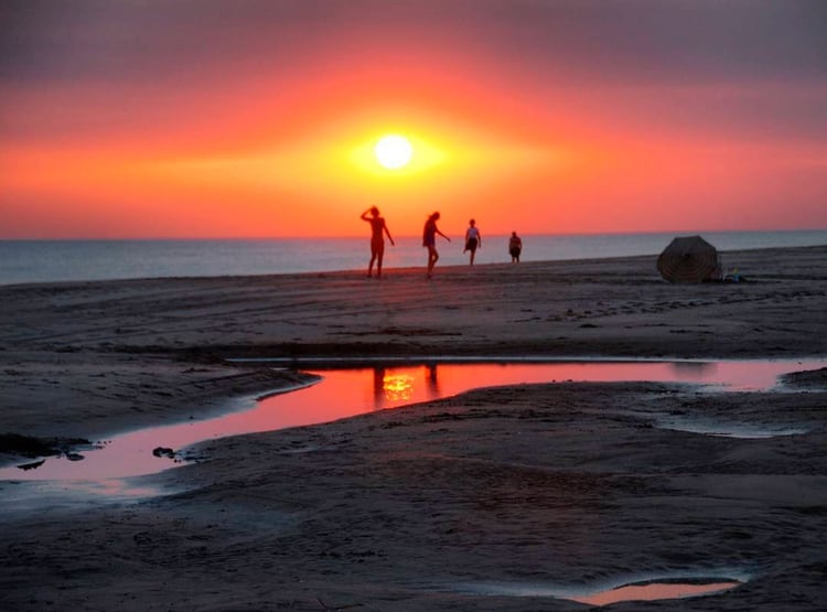 Por sus médanos fijados en casi toda la costa es una zona sin viento y el mar se encuentra libre de contaminación ya que no hay complejos fabriles cerca (@jenettewatkins)