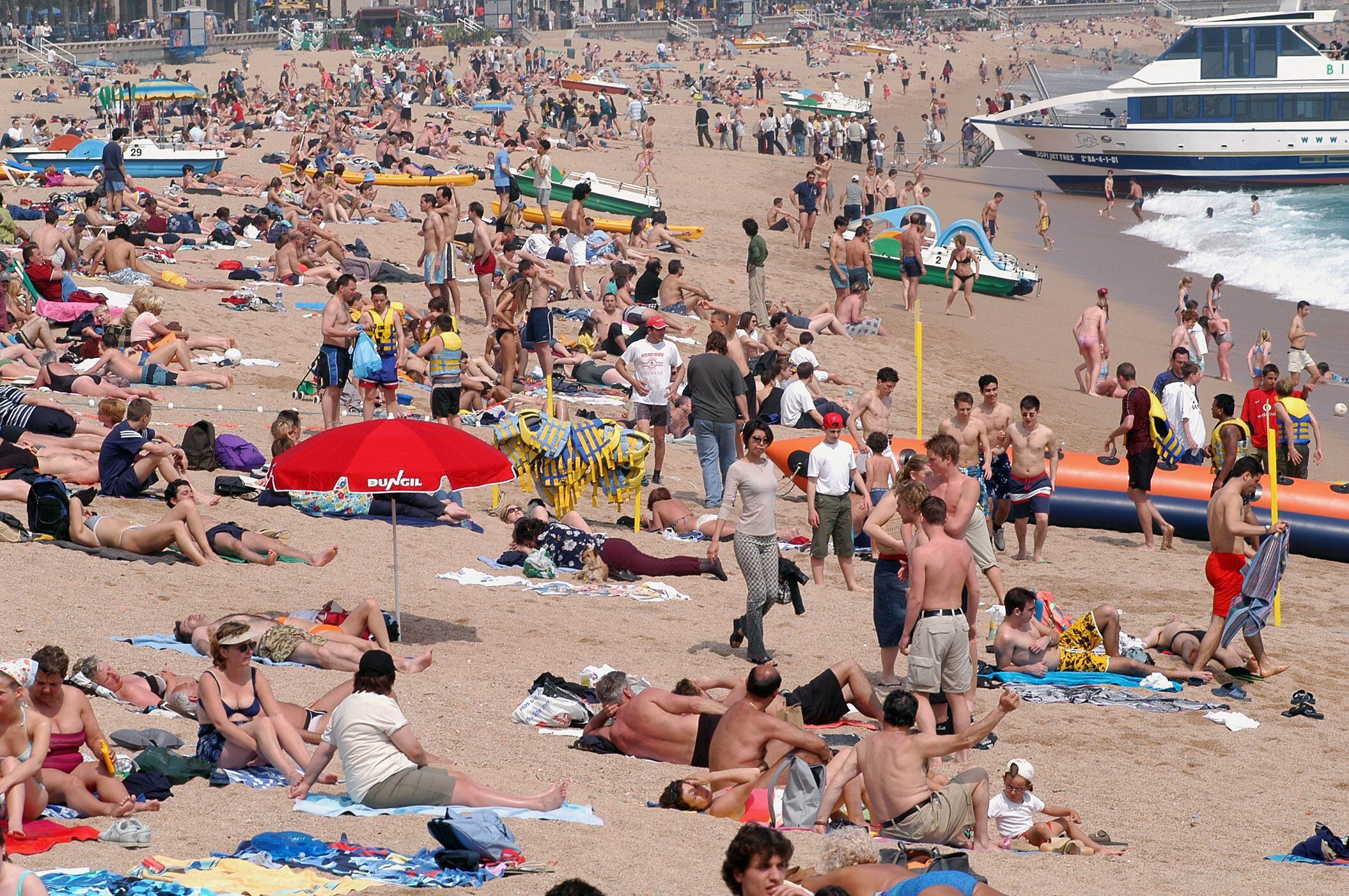 Playa principal de Lloret de Mar en Cataluña (España). EFE/R.T./Robin Townsend 