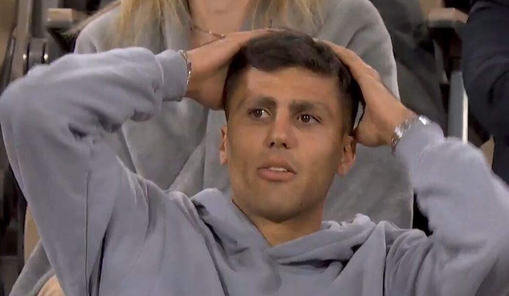 Rodri, futbolista del Manchester City, viendo a Nadal en Roland Garros (X Roland Garros).