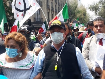 FRENAAA llegando a Plaza de la Constitución en CDMX (Foto: Twitter / @OficialFrenaaa)