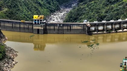 Fotografía del embalse e hidroeléctrica Paute, en la provincia del Azuay (Ecuador). EFE/ Robert Puglla